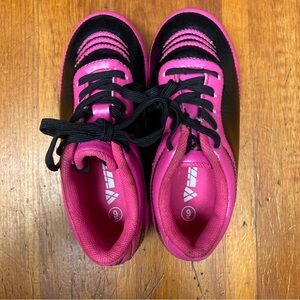 Girls Pink and Black Soccer Cleats size 9 by Vizari